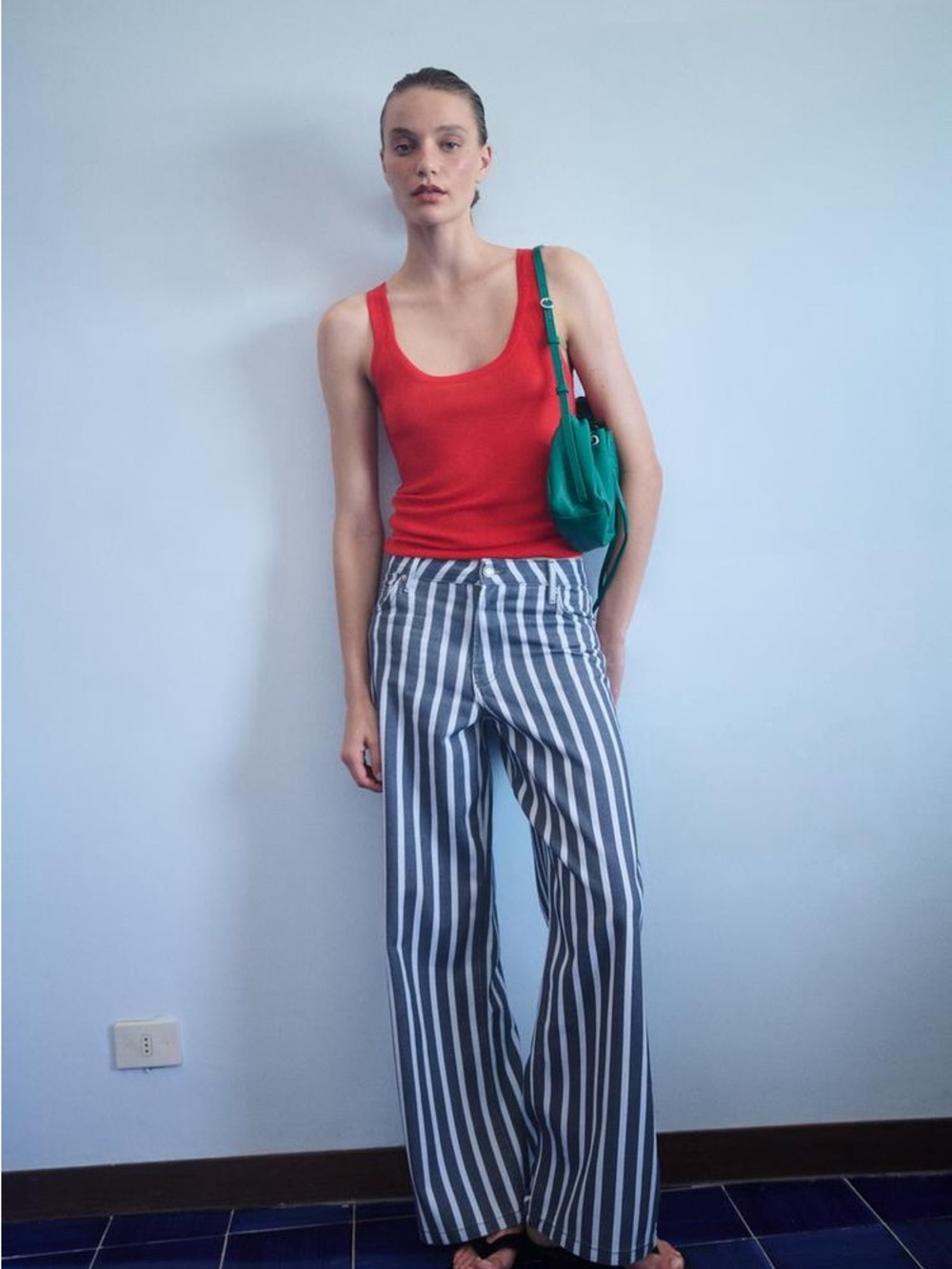 ZARA BNWT MID-RISE STRIPED LOOSE FIT JEANS. BLUE 9632/065/400